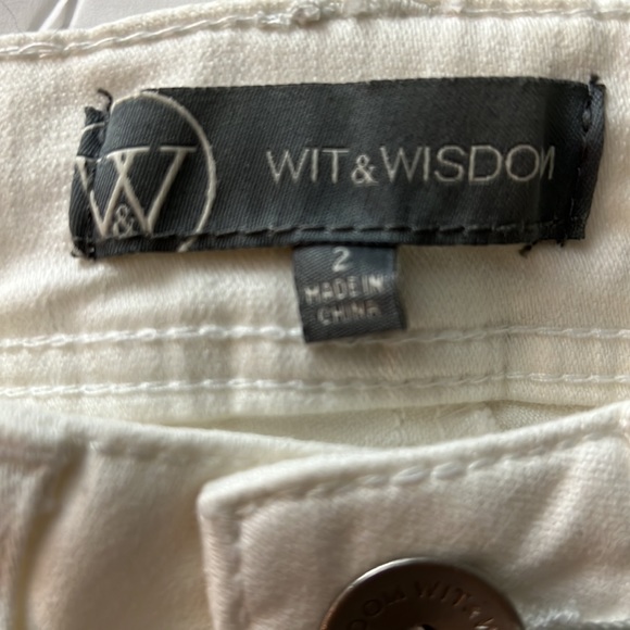 {WIT & WISDOM} White Straight Leg Cropped Jean Size 2 - Picture 6 of 11